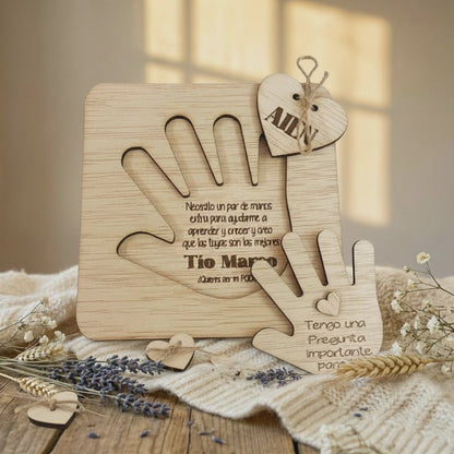 Regalo personalizado para pedir padrino o madrina en madera con forma de mano