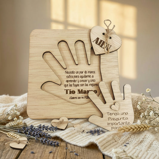 Regalo personalizado para pedir padrino o madrina en madera con forma de mano